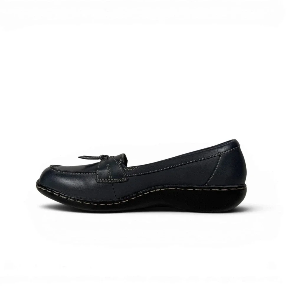 Clarks Ashland Bubble Loafers Womens 7.5 Wide Navy Leather Slip On Tassel